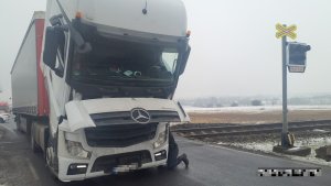 MP2602 Uvízlý kamion.jpg